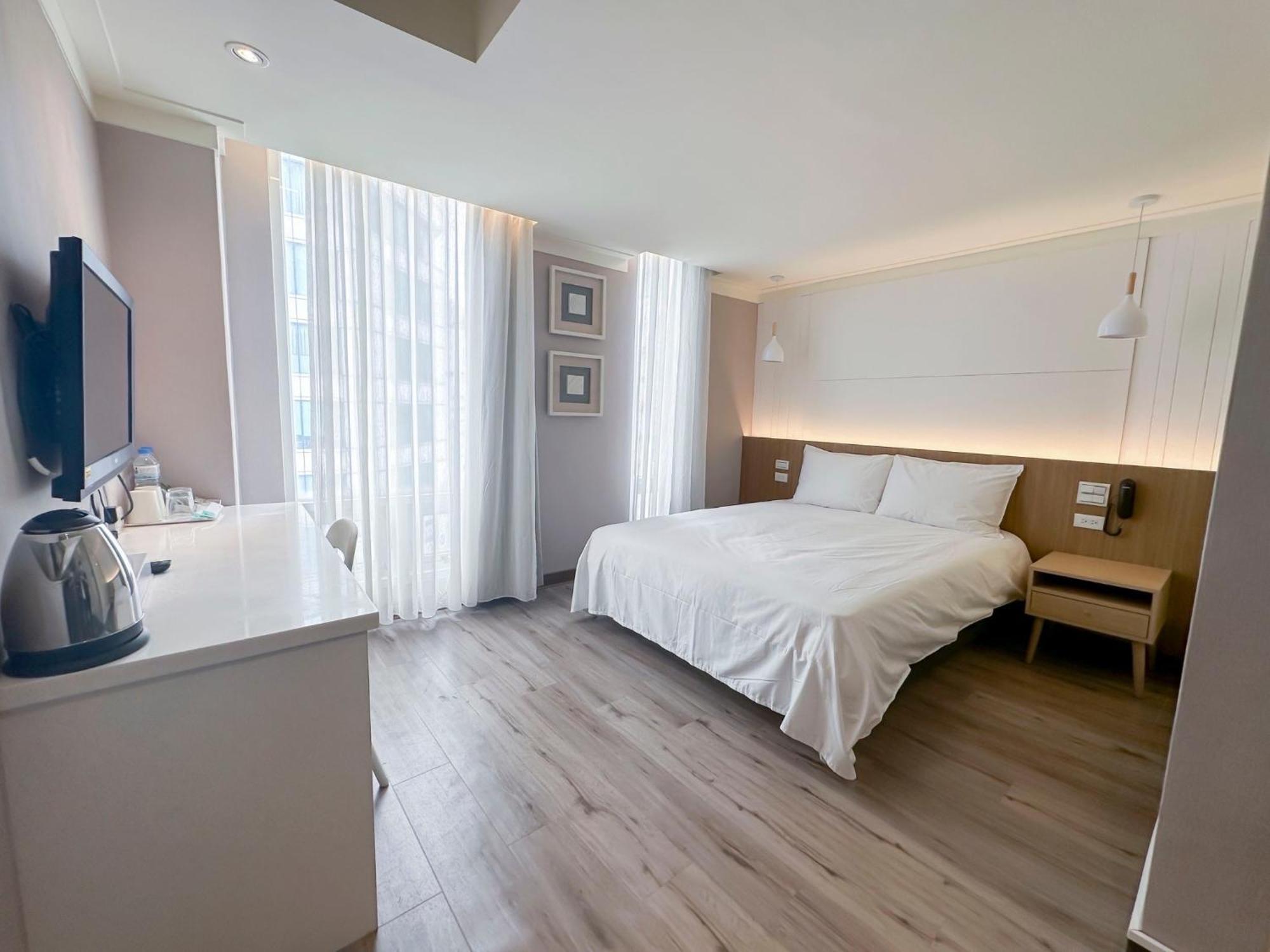 Days Fine Hotel Kaohsiung Exterior photo