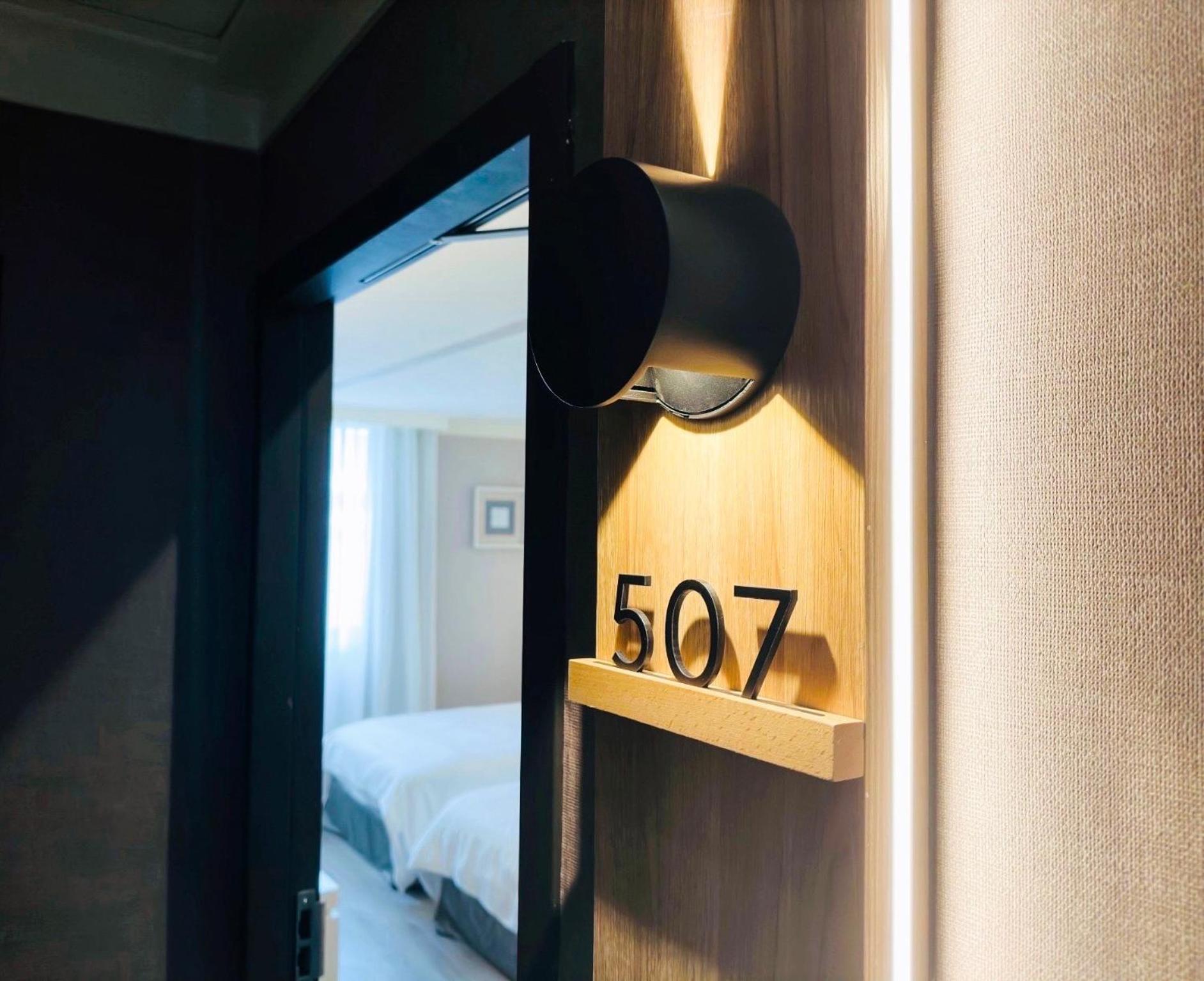 Days Fine Hotel Kaohsiung Exterior photo